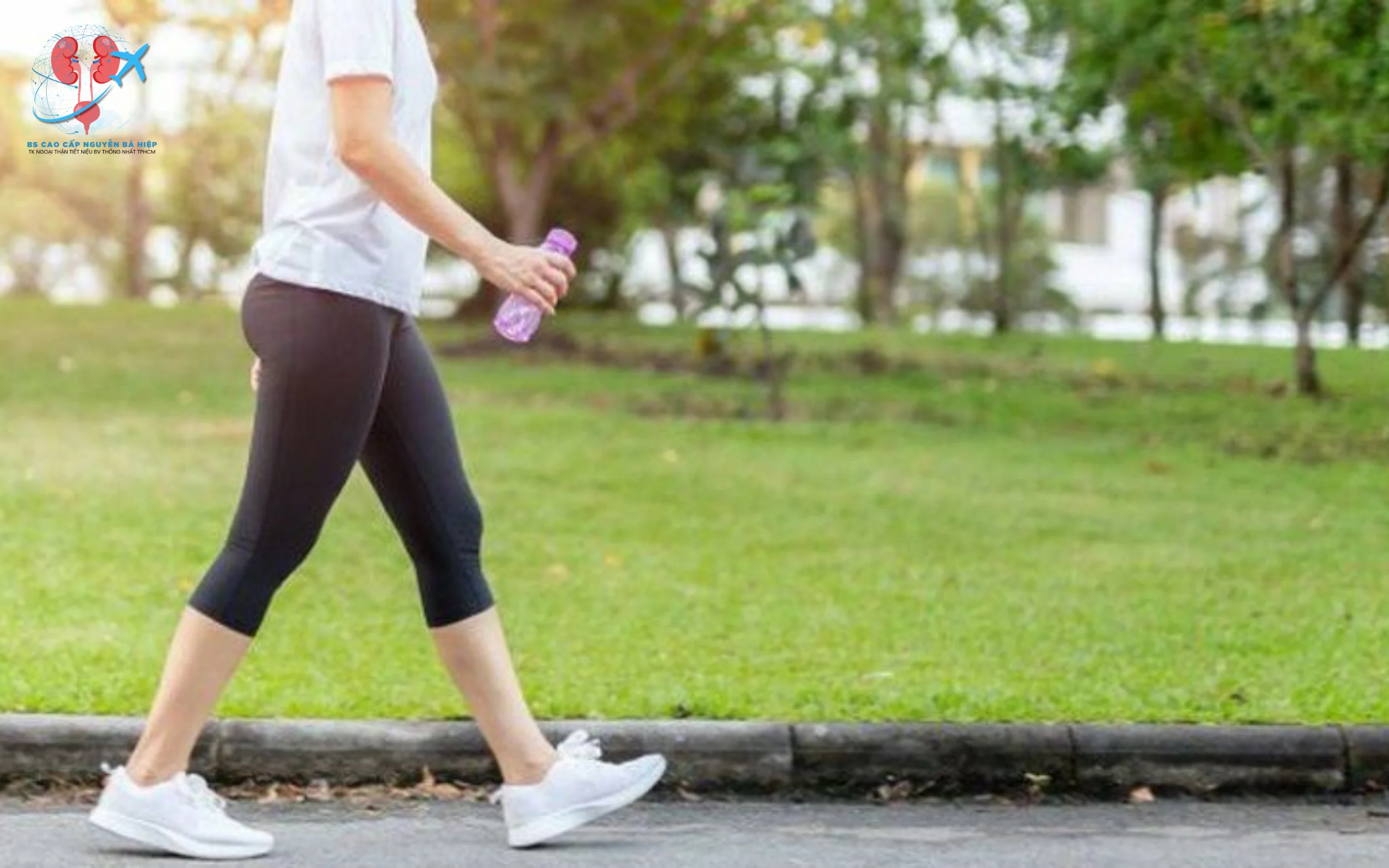 Vận động nhẹ nhàng sau mổ để tránh nguy cơ dính ruột